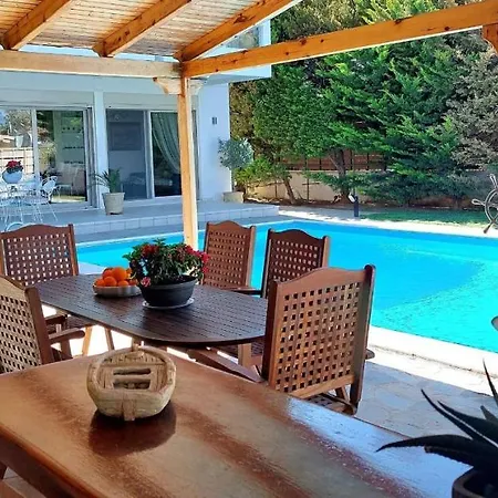 Luxury Sea Helm With Private Swimming Pool And Bbq Apartment