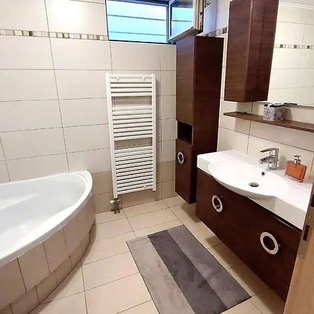 Luxury Sea Helm With Private Swimming Pool And Bbq *